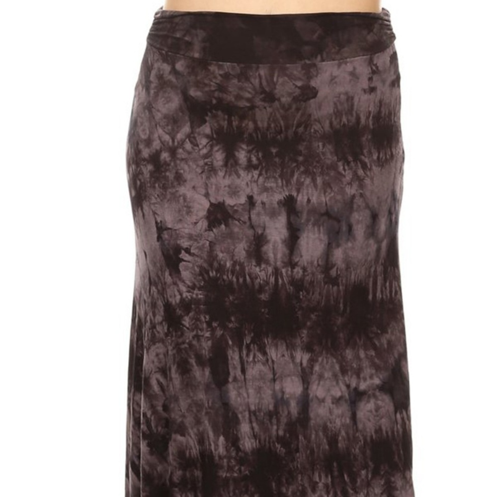 MAXI SKIRT IN BLACK TIEDYE